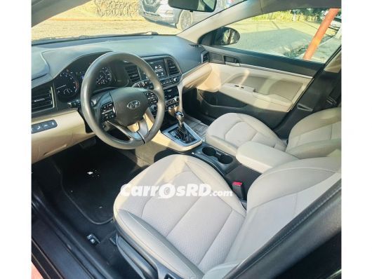 Hyundai Elantra Carros en venta