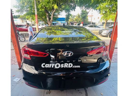 Hyundai Elantra Carros en venta