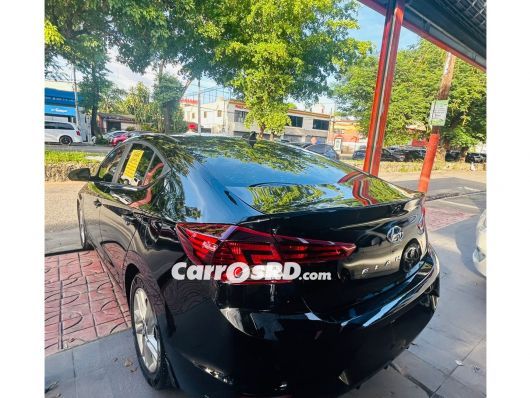 Hyundai Elantra Carros en venta