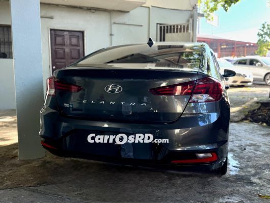 Hyundai Elantra Carros en venta