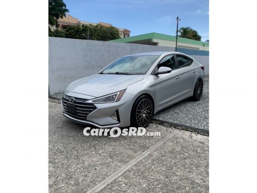 Hyundai Elantra Carros en venta