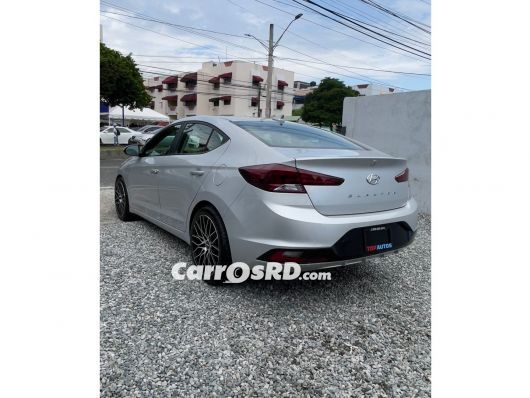 Hyundai Elantra Carros en venta
