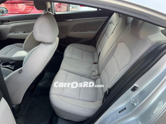 Hyundai Elantra Carros en venta