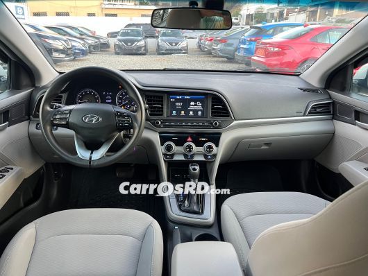 Hyundai Elantra Carros en venta