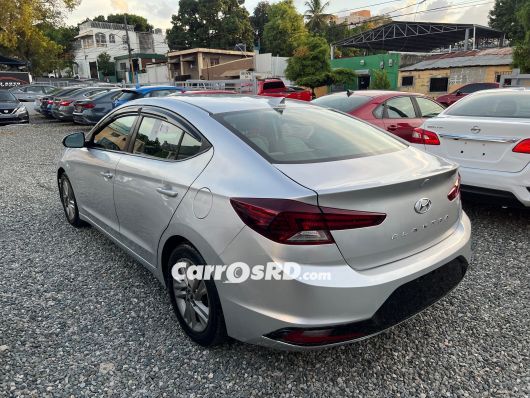 Hyundai Elantra Carros en venta