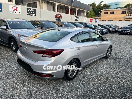 Hyundai Elantra Carros en venta