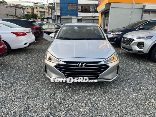 Hyundai Elantra Carros en venta