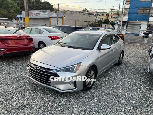 Hyundai Elantra Carros en venta