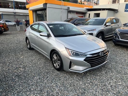 Hyundai Elantra SEL en venta