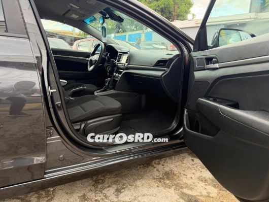 Hyundai Elantra Carros en venta