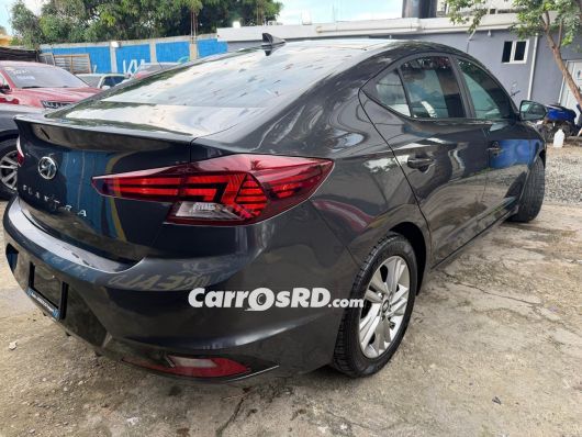 Hyundai Elantra Carros en venta