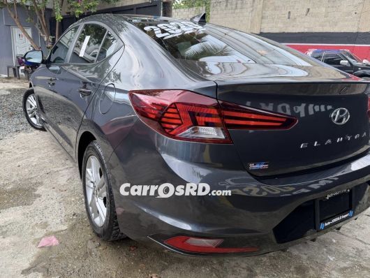Hyundai Elantra Carros en venta