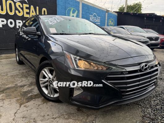 Hyundai Elantra Carros en venta