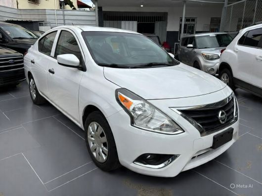 Nissan Versa Básico en venta