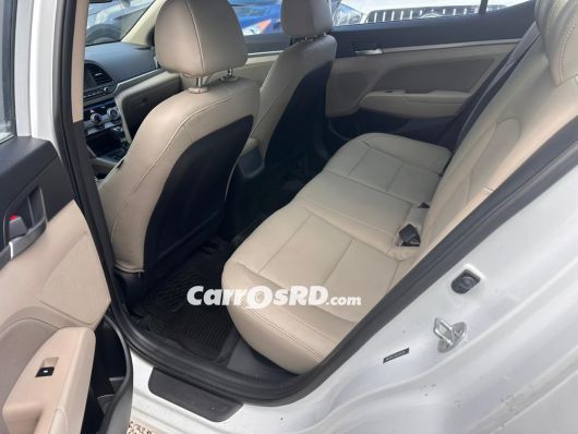 Hyundai Elantra Carros en venta
