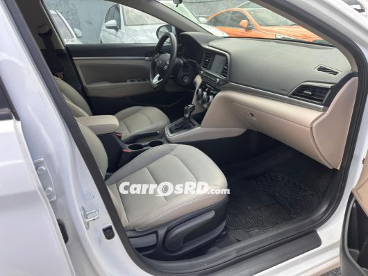 Hyundai Elantra Carros en venta