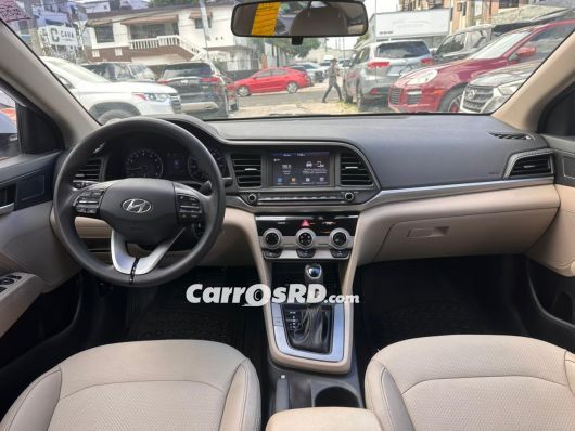 Hyundai Elantra Carros en venta