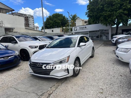 Hyundai Elantra Carros en venta