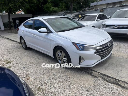 Hyundai Elantra Carros en venta