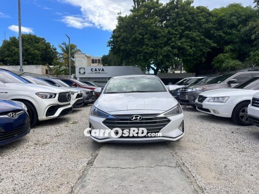 Hyundai Elantra Carros en venta
