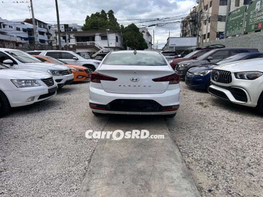 Hyundai Elantra Carros en venta