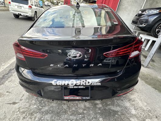 Hyundai Elantra Carros en venta