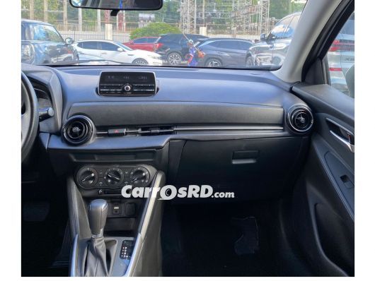 Mazda Demio Carros en venta