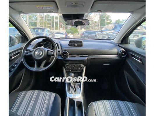 Mazda Demio Carros en venta