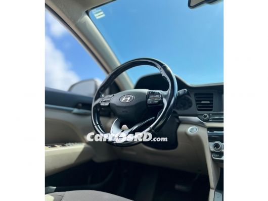 Hyundai Elantra Carros en venta