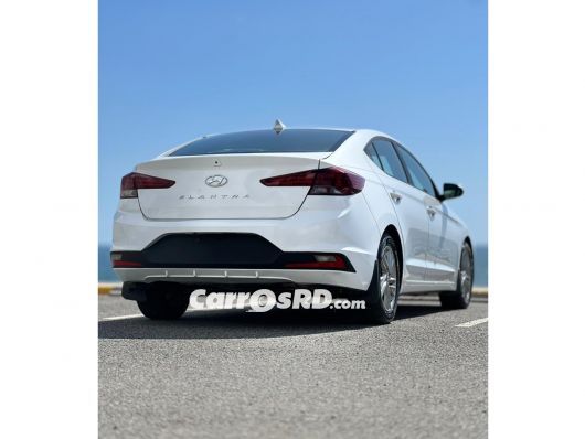 Hyundai Elantra Carros en venta