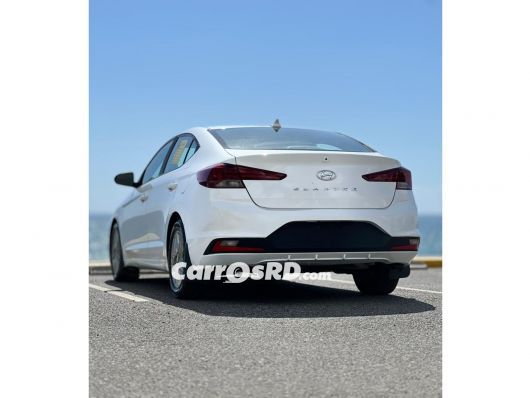 Hyundai Elantra Carros en venta