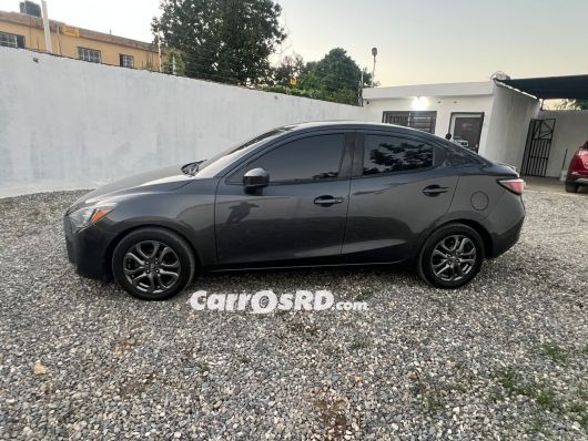 Toyota Yaris Carros en venta