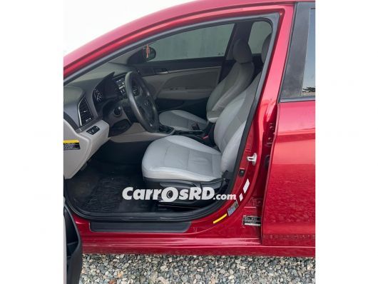 Hyundai Elantra Carros en venta