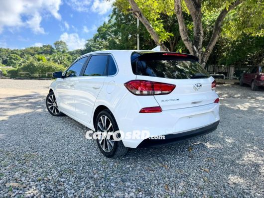 Hyundai Elantra Carros en venta