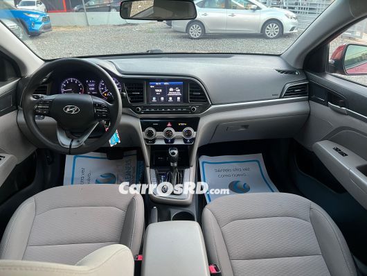 Hyundai Elantra Carros en venta