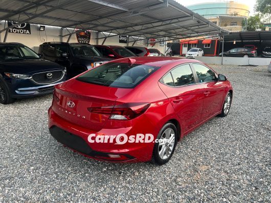 Hyundai Elantra Carros en venta