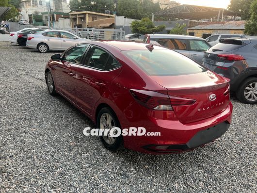 Hyundai Elantra Carros en venta