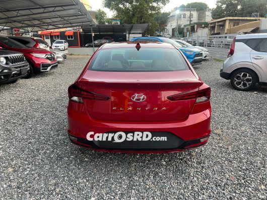 Hyundai Elantra Carros en venta