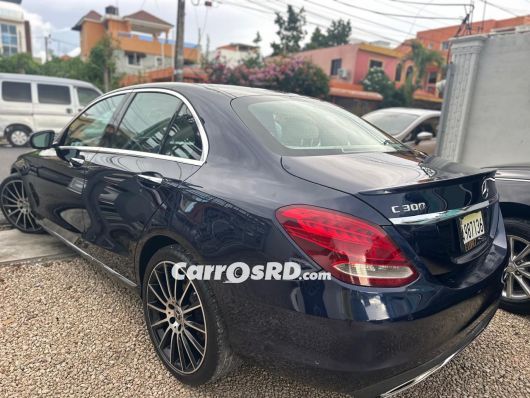 Mercedes-Benz Clase C Carros en venta