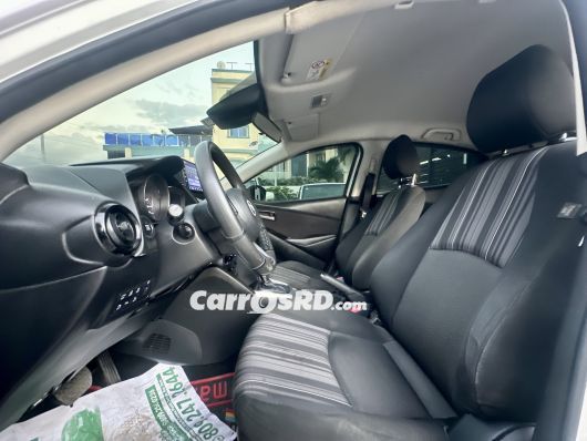 Mazda Demio Hatchback en venta