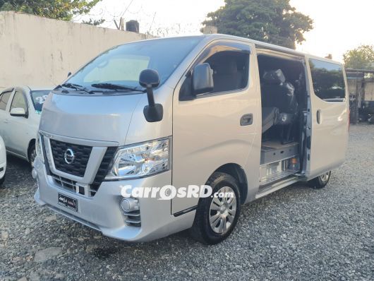Nissan Caravan Minivan en venta