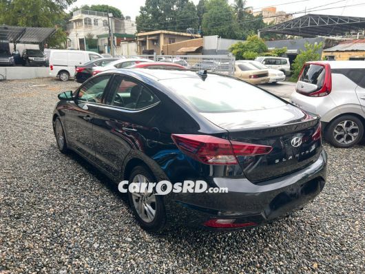 Hyundai Elantra Carros en venta
