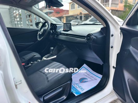 Mazda 2 Carros en venta