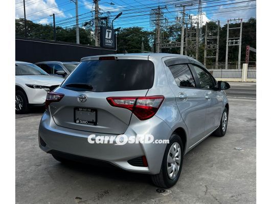 Toyota Vitz Carros en venta
