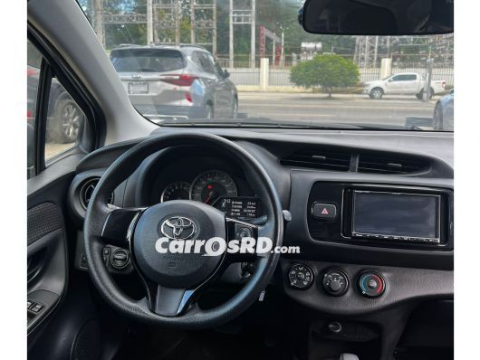 Toyota Vitz Carros en venta