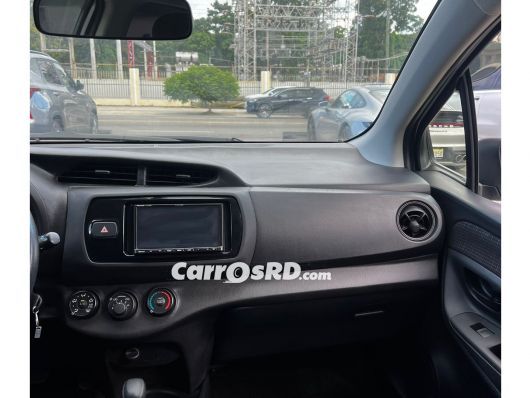 Toyota Vitz Carros en venta