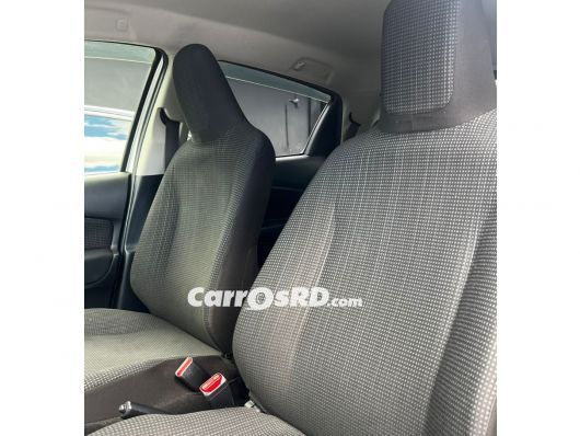 Toyota Vitz Carros en venta