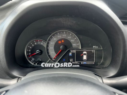 Toyota Vitz Carros en venta