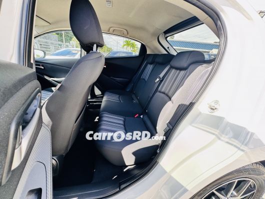 Mazda Demio Carros en venta