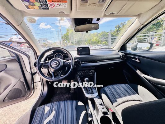 Mazda Demio Carros en venta